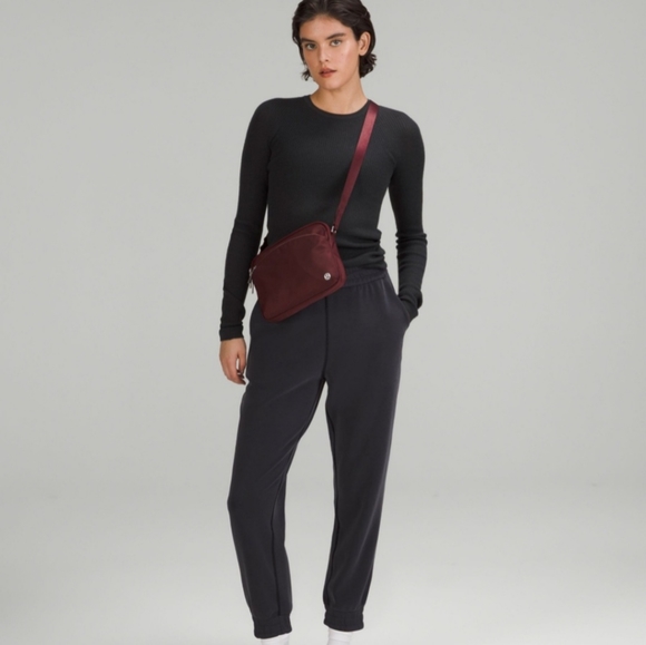 NWT LULULEMON EVERYWHERE BELT BAG LARGE 2L MERLOT - Picture 2 of 5